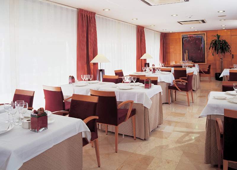 Отель Nh Barcelona Les Corts Ресторан фото